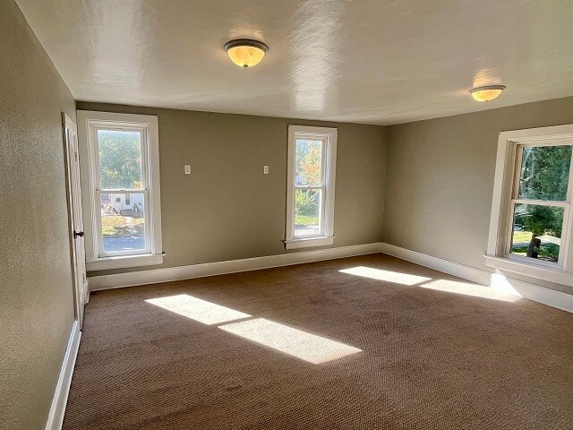 Building Photo - 315 Walnut St