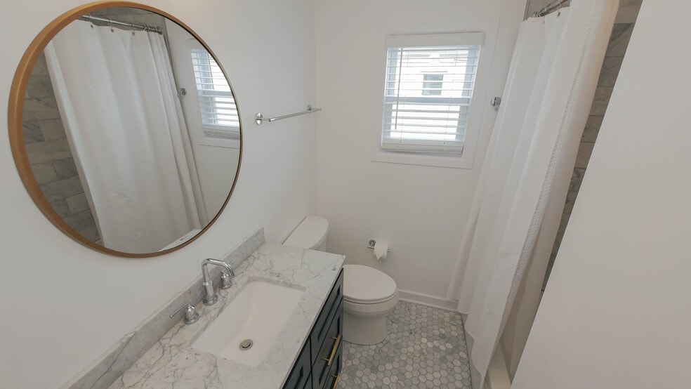 Building Photo - 12 N Delavan Ave