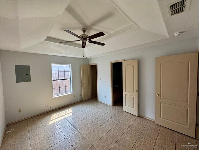 Building Photo - 17 Aruba Dr