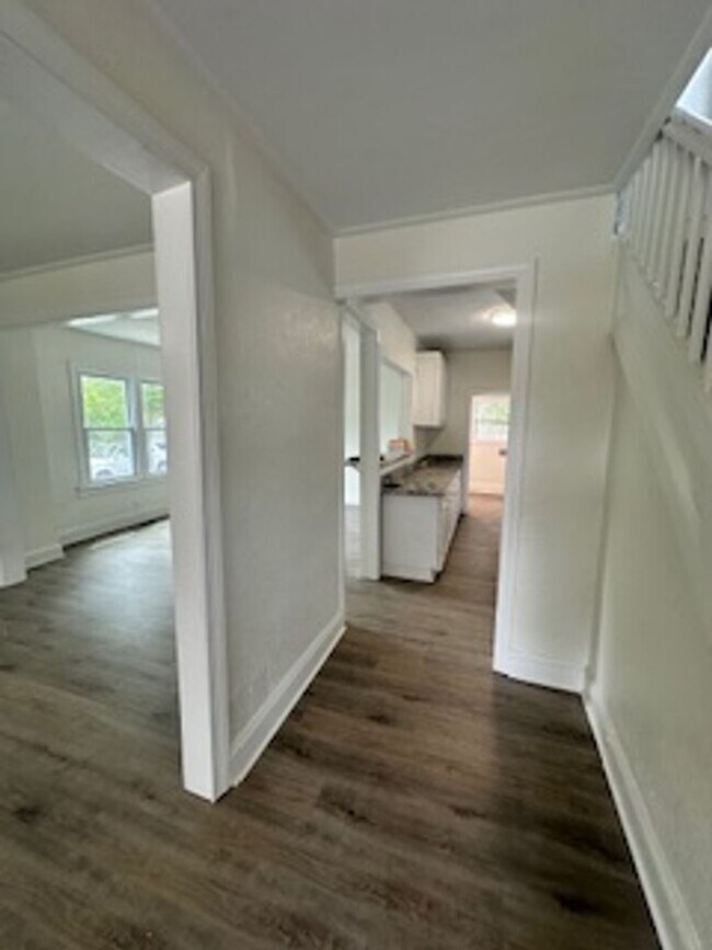Building Photo - Fully renovated house for Rent!