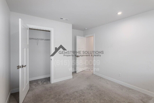 Building Photo - 3301 Somerset Ln