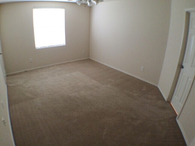 Building Photo - Fully Updated Mesquite Home with New HVAC, New Carpet & Nearby Park!