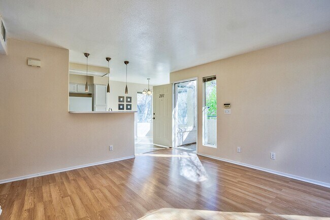 Building Photo - 2 Bed, 2 Bath Beautiful condo available now!