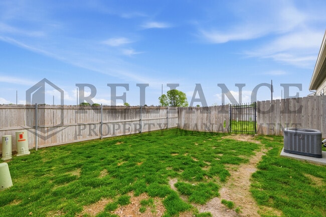 Building Photo - 452 S Longbranch Dr