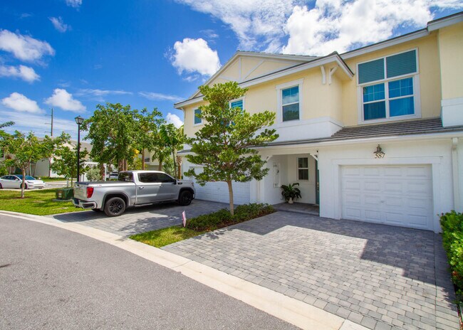 Building Photo - 587 Sanderling Cir