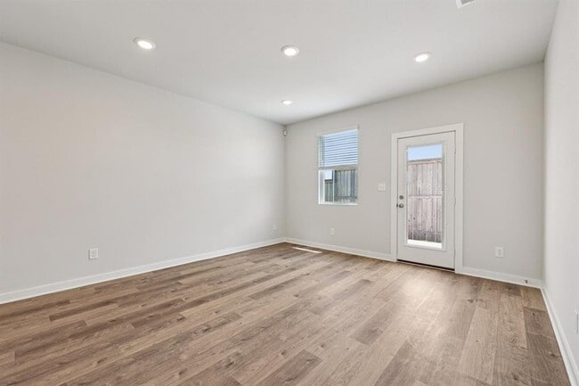Building Photo - 133 Cutleaf