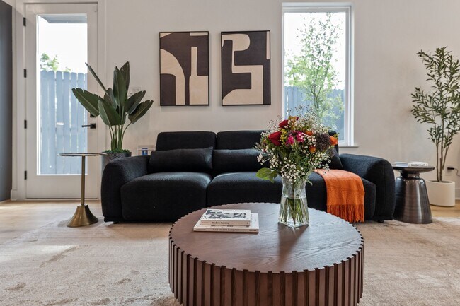 Building Photo - 515 Altic St