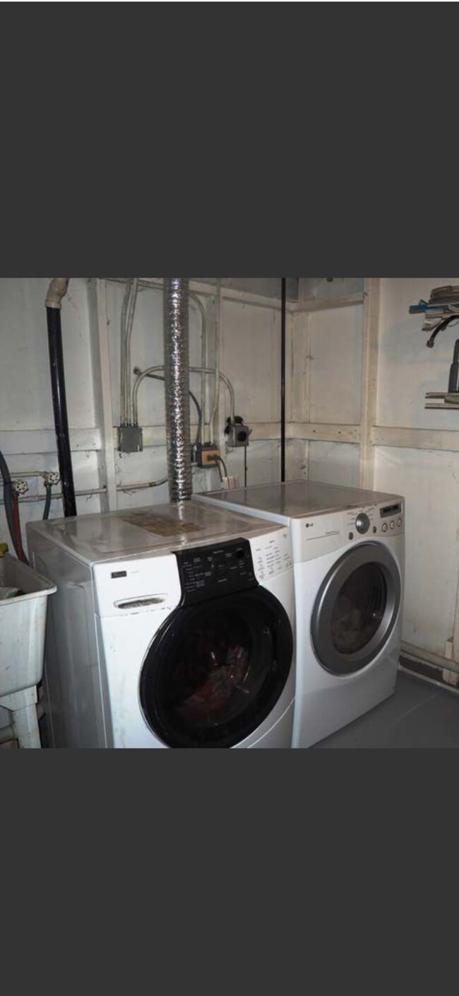 Building Photo - 4N200 Glen Ellyn Rd