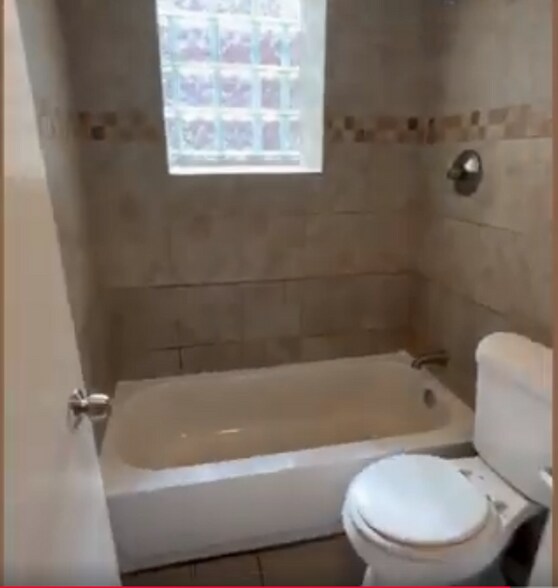 Building Photo - 6612 S Rhodes Ave