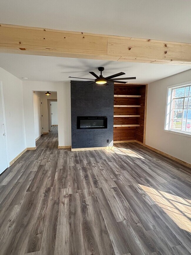 Building Photo - 502 W Lexington Ave