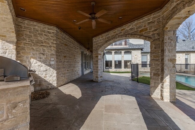Building Photo - 6416 Dykes Way
