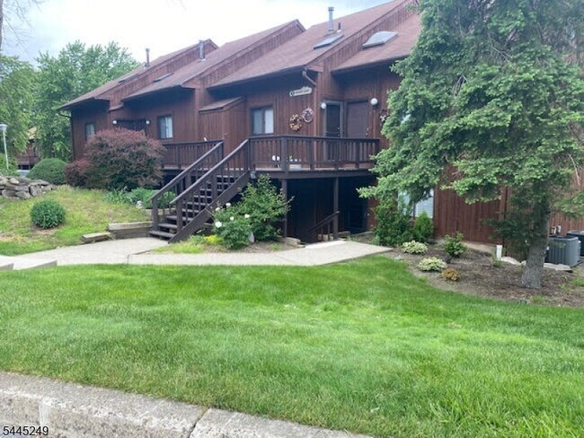 Building Photo - 5 Sugar Loaf Ct
