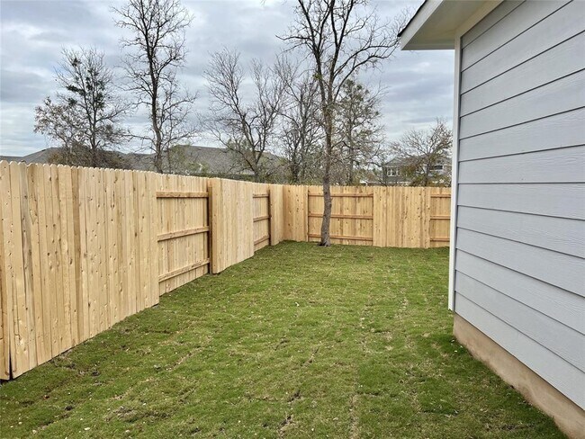 Building Photo - 13 Bent Trl Ln