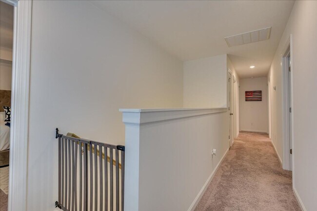 Building Photo - Beautiful Home in a Great Neighborhood