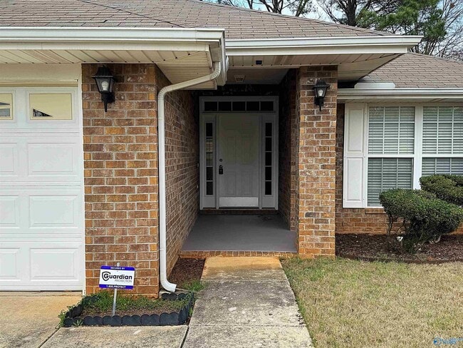 Building Photo - 120 Clover Ridge Dr