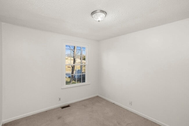 Building Photo - 5100 Colemont Dr