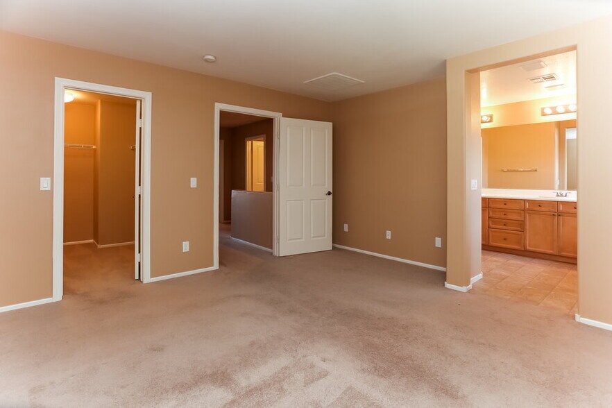 Building Photo - 9219 Horseshoe Basin Ave