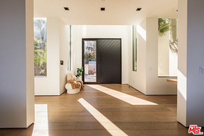 Building Photo - 13331 Mulholland Dr
