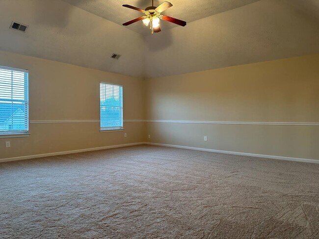 Building Photo - Open House 08/09/2025  Saturday 10:30AM un...