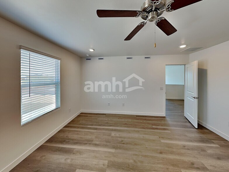 Building Photo - 9543 E Friedel Dr