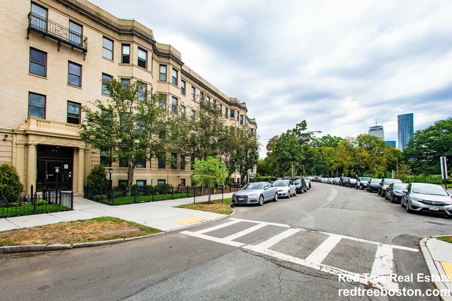 Building Photo - 77 Park Dr