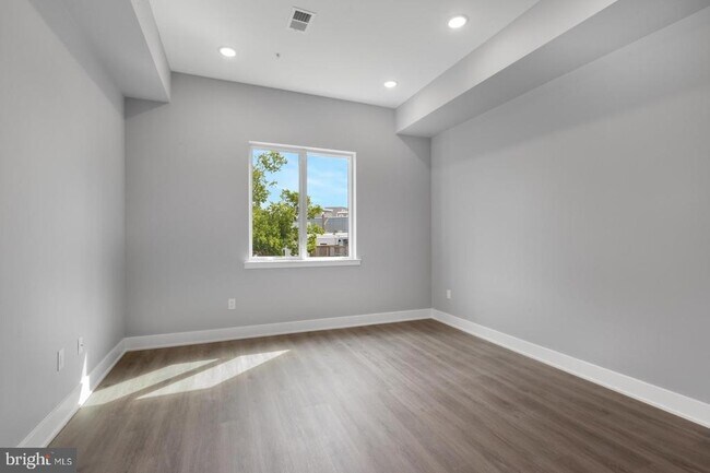 Building Photo - 2119 N Front St