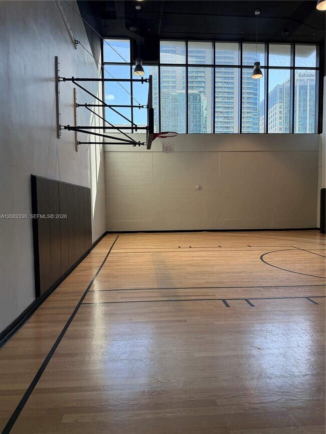 Building Photo - 1010 Brickell Ave