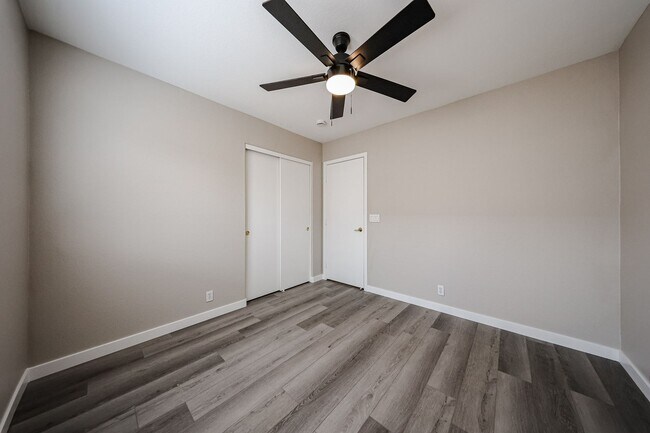 Building Photo - Welcome to this Charming 3 BEDROOM , 2 BAT...