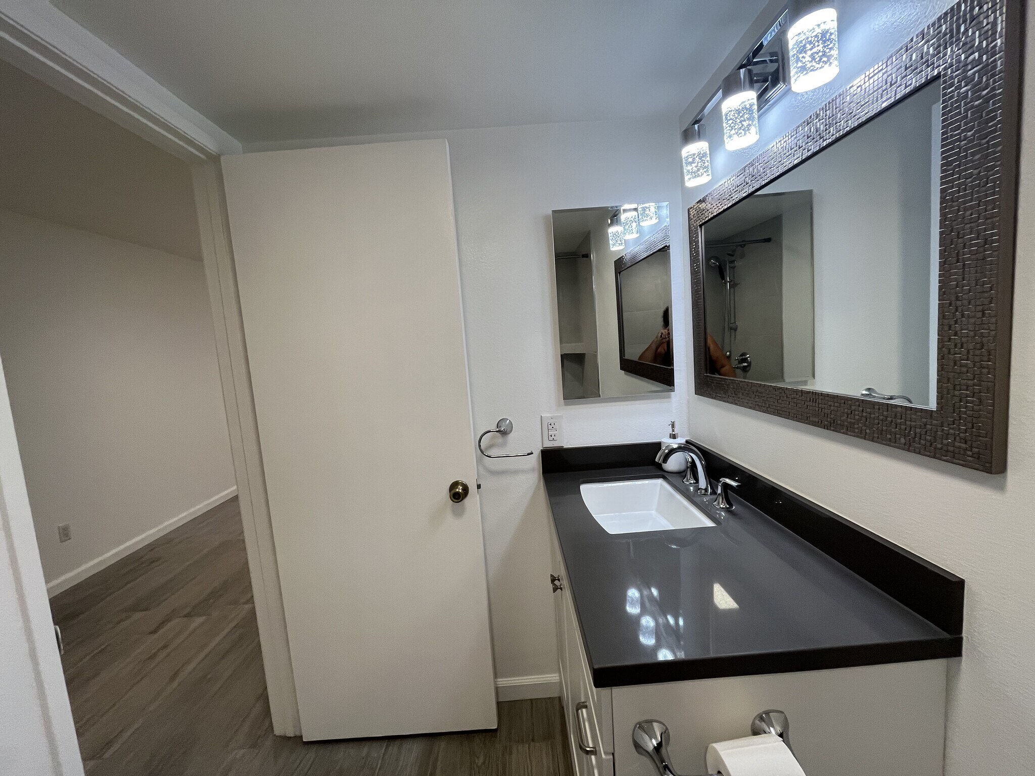 Modern Bathroom Finishes - 26200 Redlands Blvd