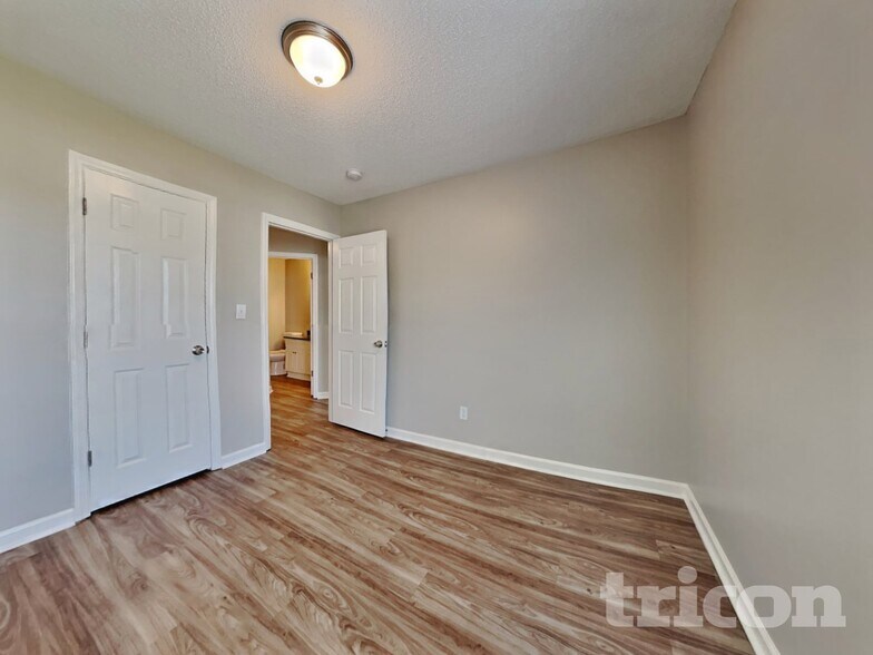 Building Photo - 5169 Parkerwood Dr