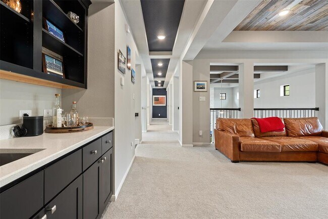 Building Photo - 105 Bisset Ct