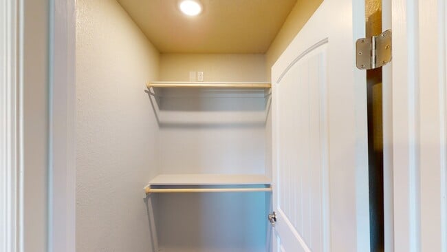 Building Photo - 407 E Tonner Ave