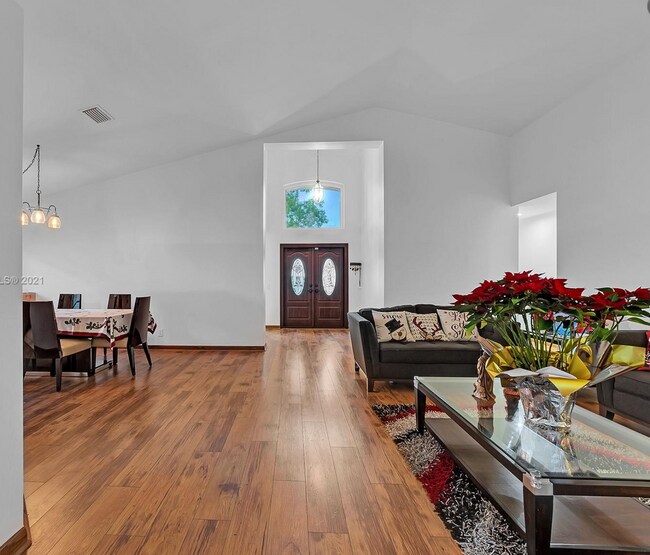 Building Photo - 204 Cameron Dr