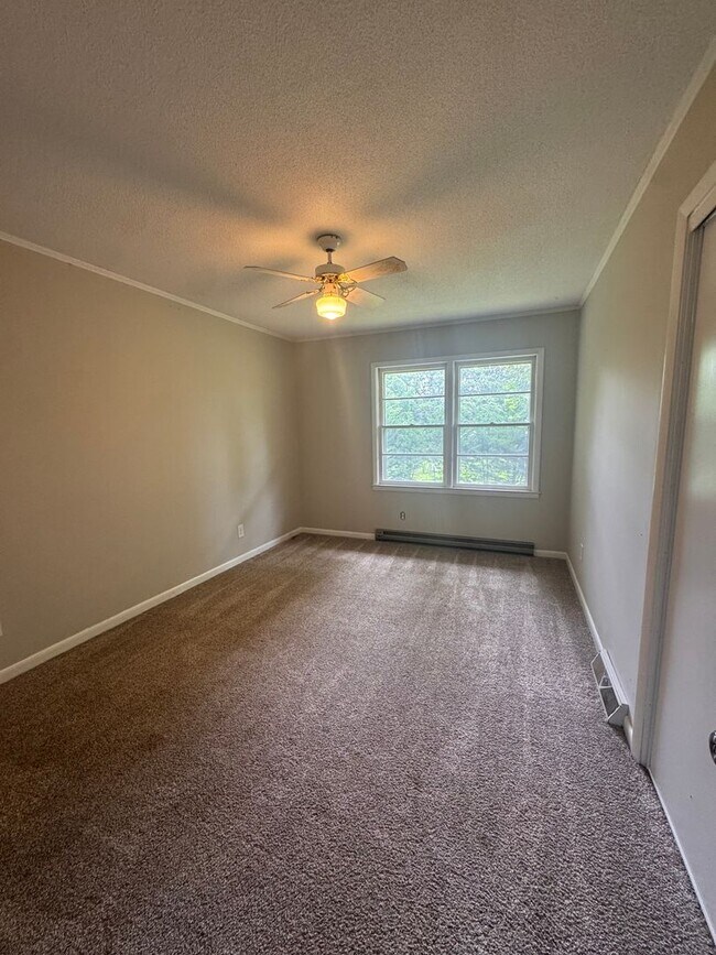 Building Photo - Spacious Brick Ranch on 3 Private Acres in Commerce