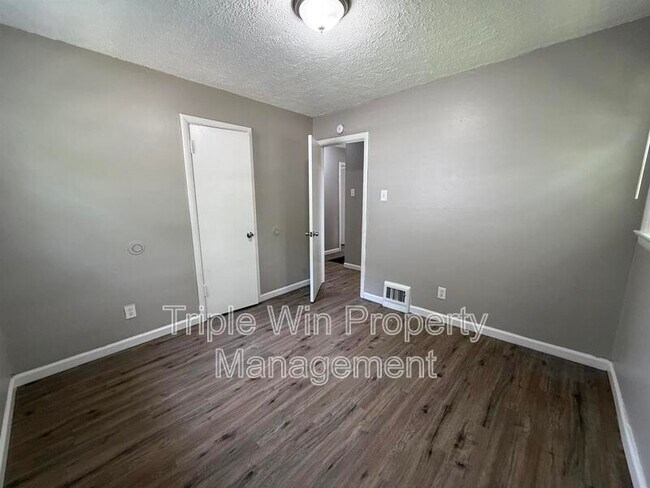 Building Photo - 1113 Highmont Dr