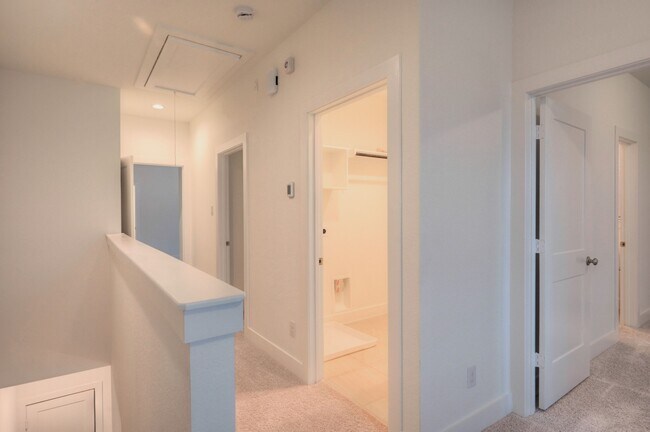 Building Photo - 1535 Crystal Stream Dr