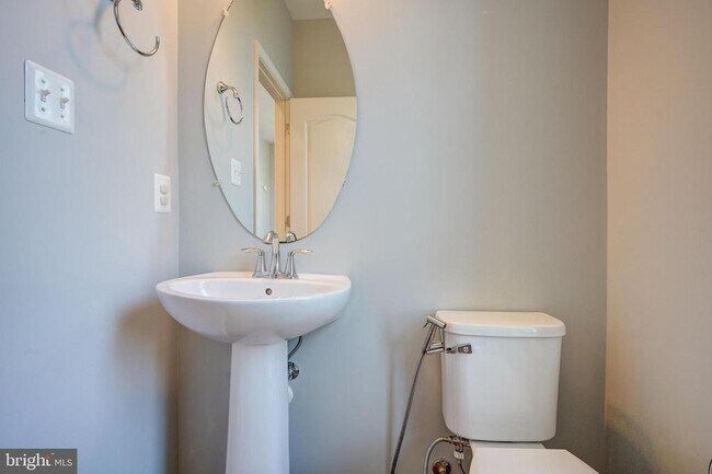 Building Photo - 525 Halite Dr