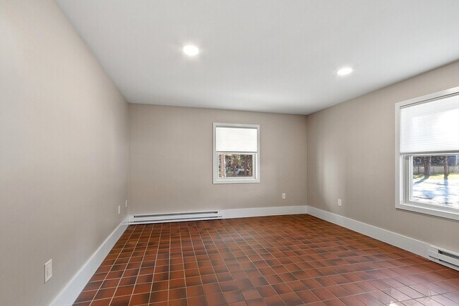 Building Photo - 82 Cedar St