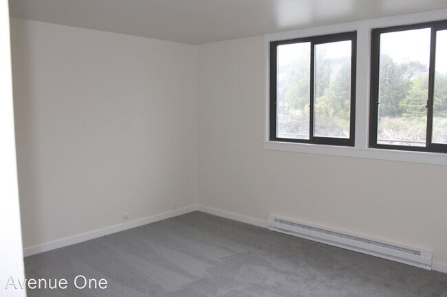 Building Photo - 2 br, 1 bath House - 3717 Beach Drive SW 103