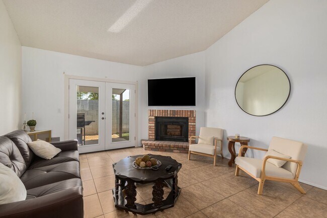 Building Photo - 3-Bedroom Furnished Townhouse with Private...