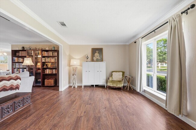 Building Photo - 217 E Louella Dr