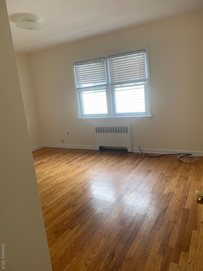 Building Photo - 71 Evergreen Ave