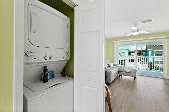 Building Photo - 300 S Central Ave