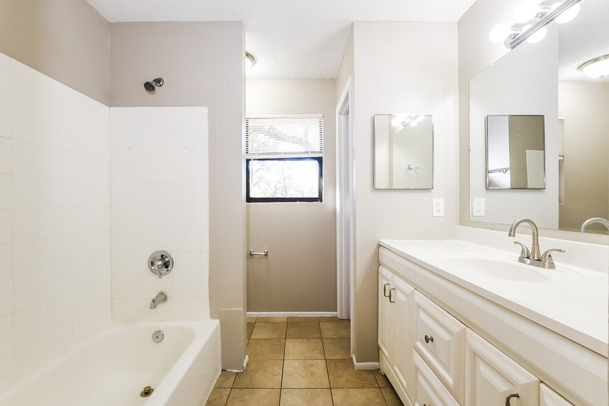 Building Photo - 4314 Pine Hills Cir