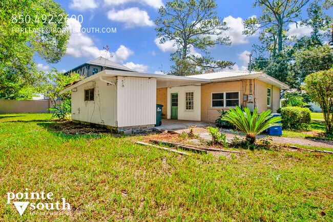 Building Photo - 703 Belrose Ave