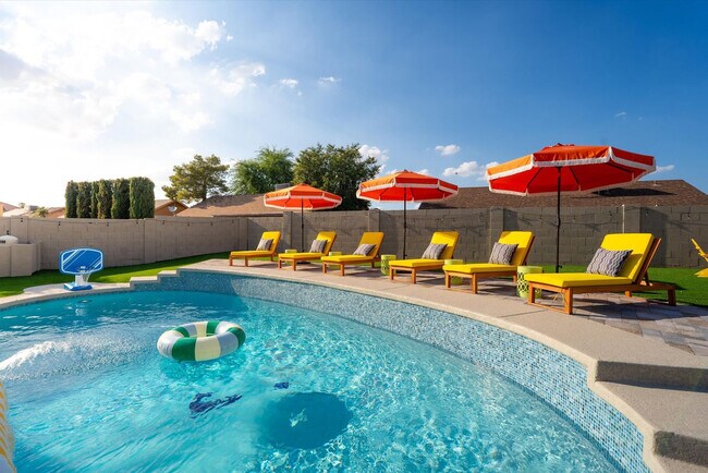 Building Photo - 7804 W Pershing Ave