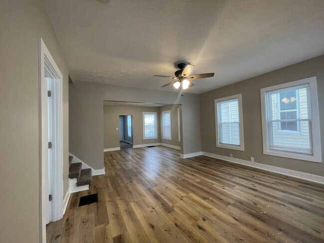Building Photo - Nicely updated- Four Bedroom Home on the NE side of Grand Rapids!