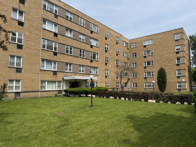 Primary Photo - 6160 N Damen Ave