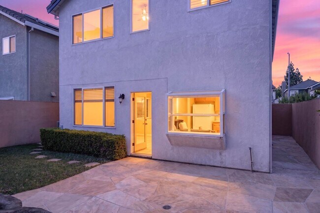 Building Photo - Renovated Court Location Beauty – Spacious 4BD Home Near Pleasant Hill!