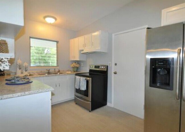 Building Photo - 1332 Hillcrest Dr